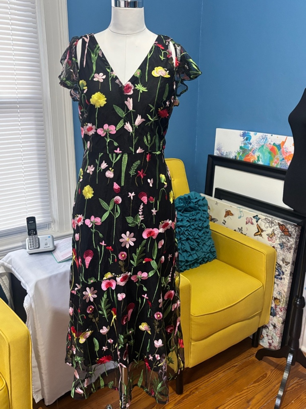 Sam Edelman Black Floral Embroidered V-Neck Midi Dress size 4